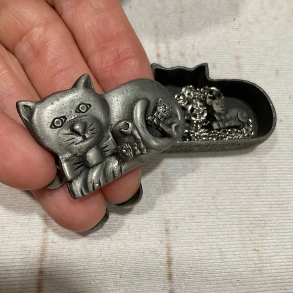 VINTAGE TORINO PEWTER CAT TRINKET BOX W/BROOCH NECKLACE AND EARRINGS - Picture 8 of 9